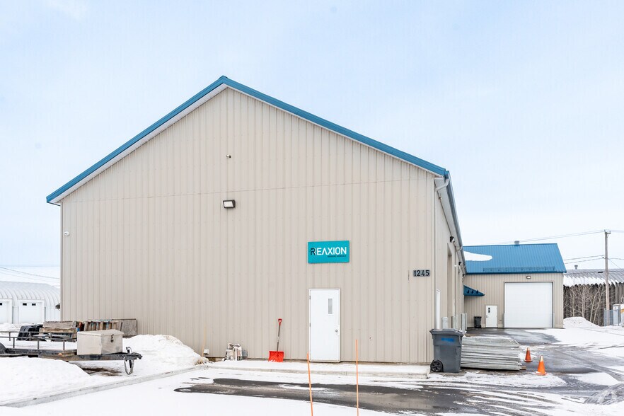 1245 St J.-A.-Bombardier, Lévis, QC à louer - Photo de l’immeuble – Image 2 sur 4