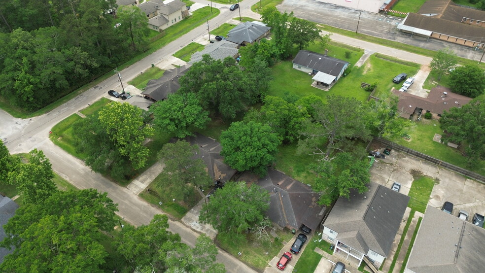 1401/1403; 1409/14011; 1413/1415 Truman St & 706/7, Cleveland, TX à vendre - Photo de l’immeuble – Image 2 sur 13