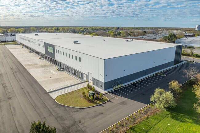 Plus de détails pour 55 Paradise Ln, Bay Shore, NY - Industriel/Logistique à louer