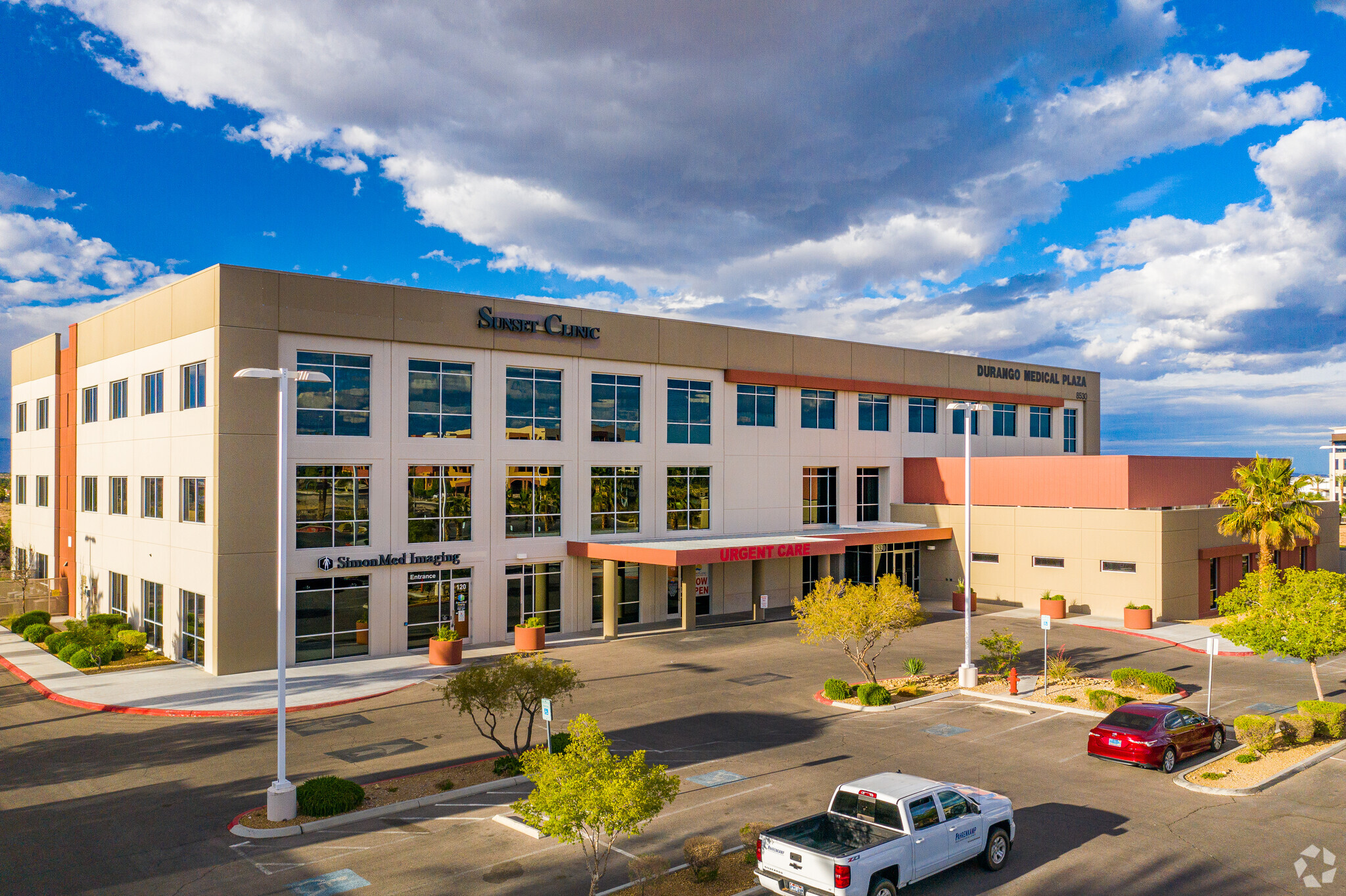 8530 W Sunset Rd, Las Vegas, NV à louer Photo de l’immeuble– Image 1 sur 5