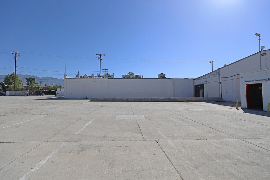 1530 1st St, San Fernando, CA à louer - Photo de l’immeuble – Image 3 sur 18