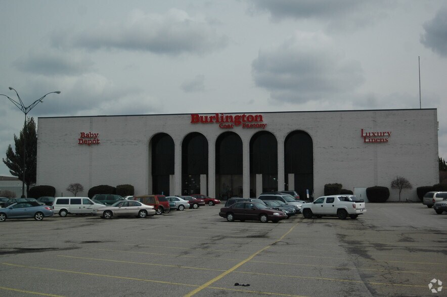654 Millcreek Mall, Erie, PA à louer - Photo de l’immeuble – Image 3 sur 13