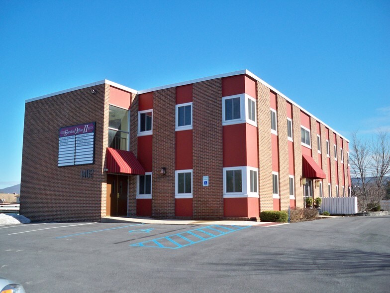 1402 S Atherton St, State College, PA à louer - Photo principale – Image 1 sur 5