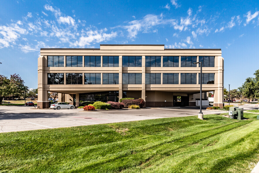 4650 College Blvd, Overland Park, KS à louer - Photo de l’immeuble – Image 2 sur 5