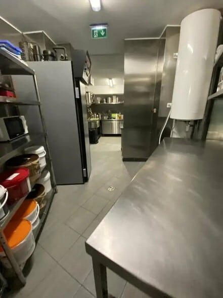 Local commercial dans Paris à louer - Photo de l’immeuble – Image 2 sur 4