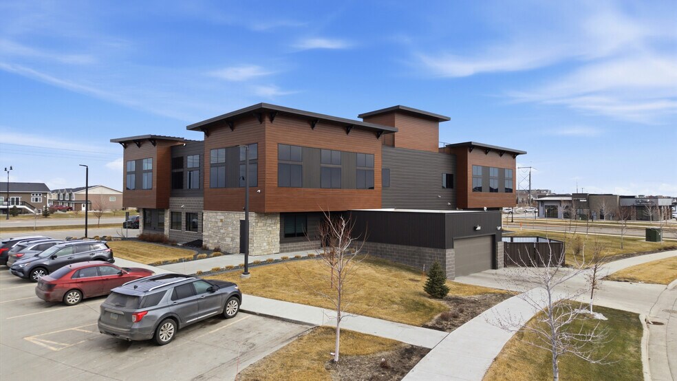 3220 4th St E, West Fargo, ND à louer - Photo principale – Image 1 sur 16