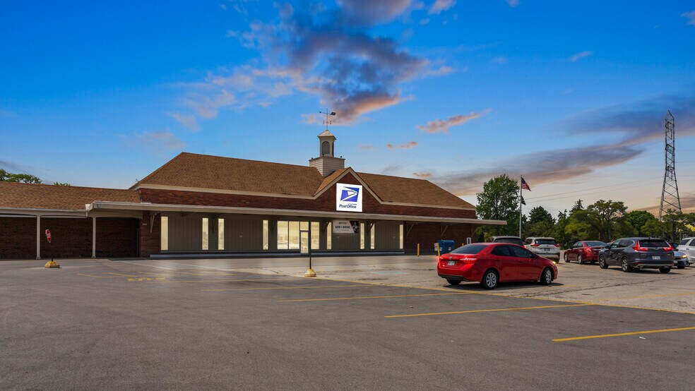 11015 W Oklahoma Ave, West Allis, WI à vendre - Photo de l’immeuble – Image 3 sur 6