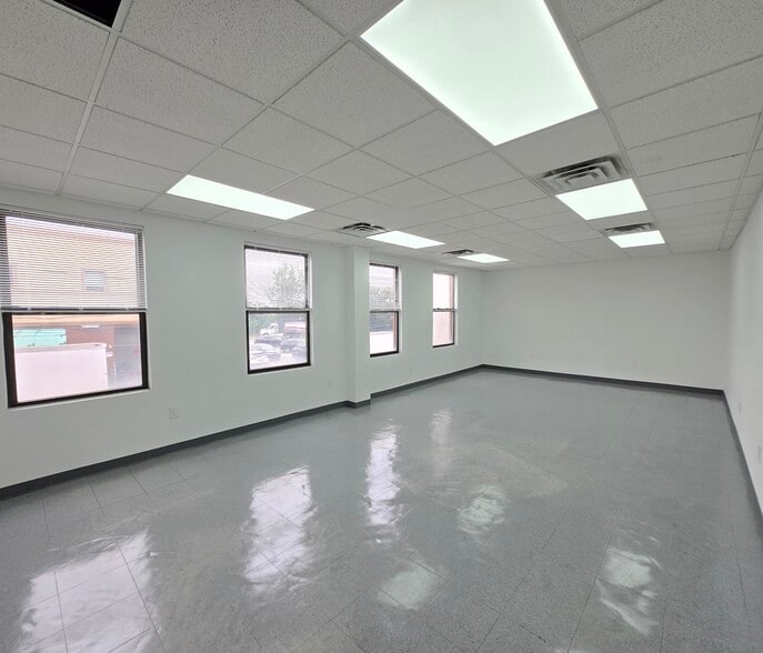 17717 150th Ave, Jamaica, NY à louer - Photo de l’immeuble – Image 2 sur 10