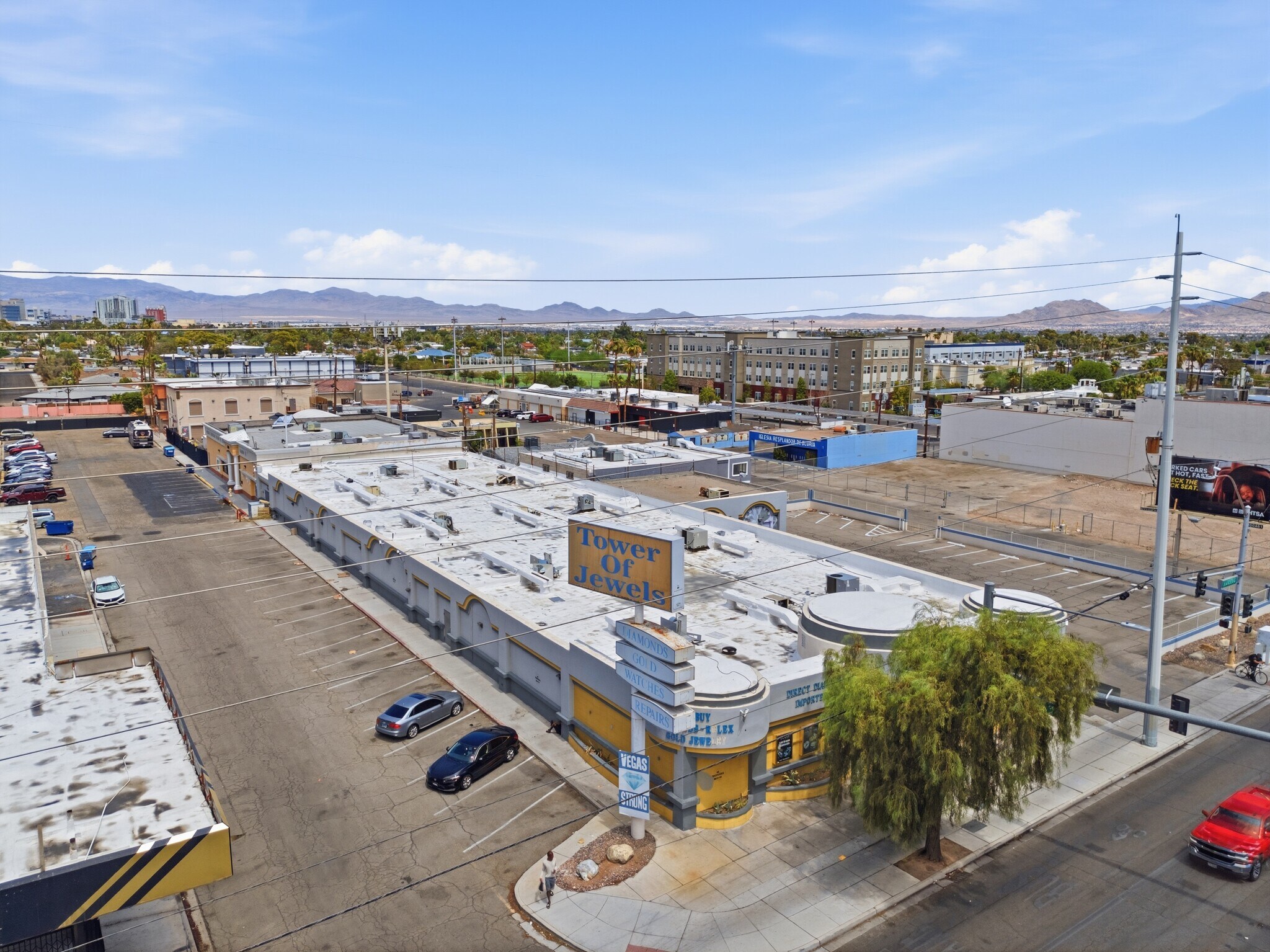 896 E Sahara Ave, Las Vegas, NV à louer Photo de l’immeuble– Image 1 sur 4