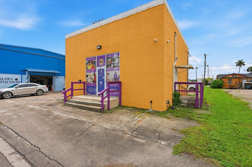 24 SW Ave B, Belle Glade, FL à vendre - Photo de l’immeuble – Image 3 sur 6