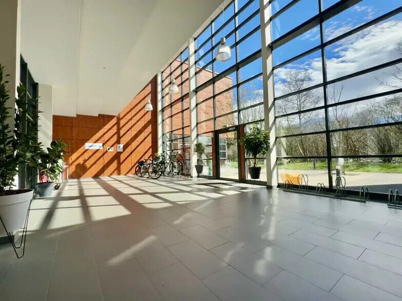 117 Allée Des Parcs, Saint-Priest à louer - Hall d’entrée – Image 2 sur 16