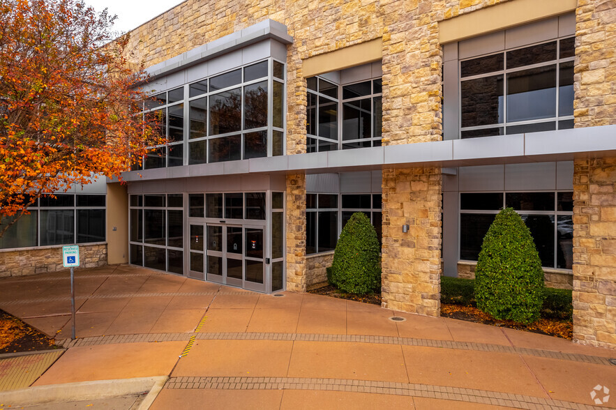 1005 W Ralph Hall Pky, Rockwall, TX à louer - Photo de l’immeuble – Image 3 sur 4