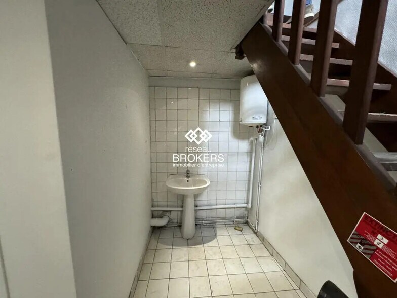 Local commercial dans Villejuif à vendre - Photo de l’immeuble – Image 3 sur 5