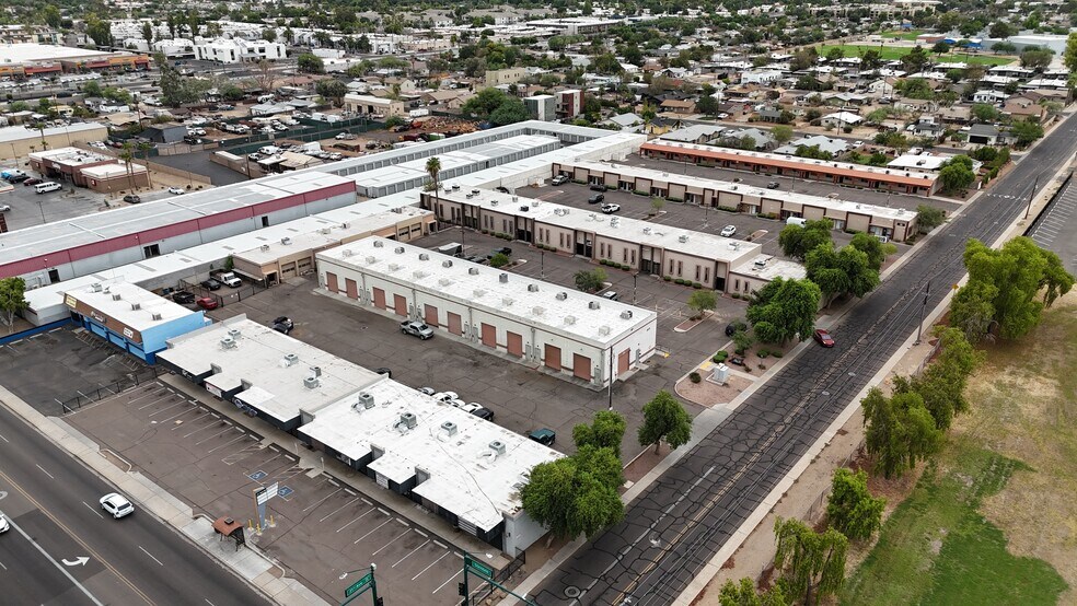 6801-6857 N 21st Ave, Phoenix, AZ à louer - Photo de l’immeuble – Image 2 sur 3