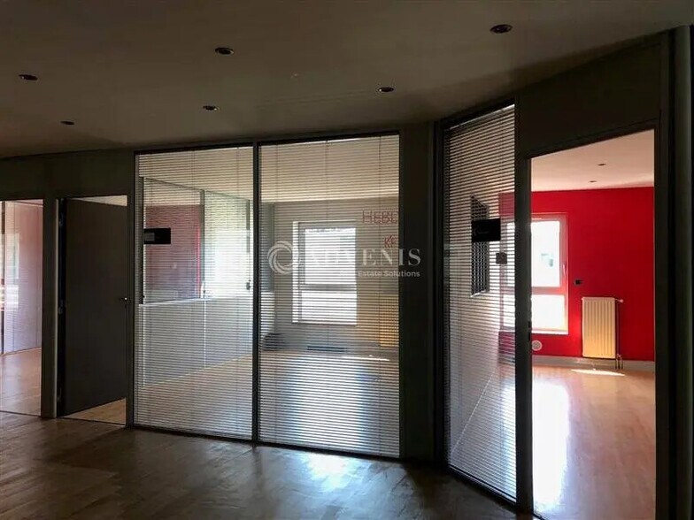 Bureau dans Voisins-le-Bretonneux à vendre - Photo de l’immeuble – Image 3 sur 5