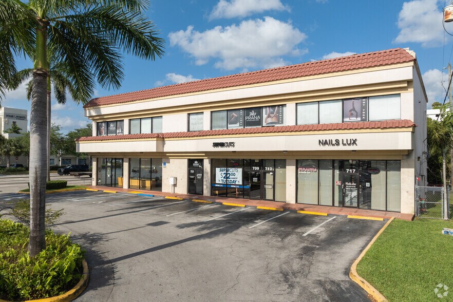745-761 SE 17th St, Fort Lauderdale, FL à louer - Photo de l’immeuble – Image 2 sur 5