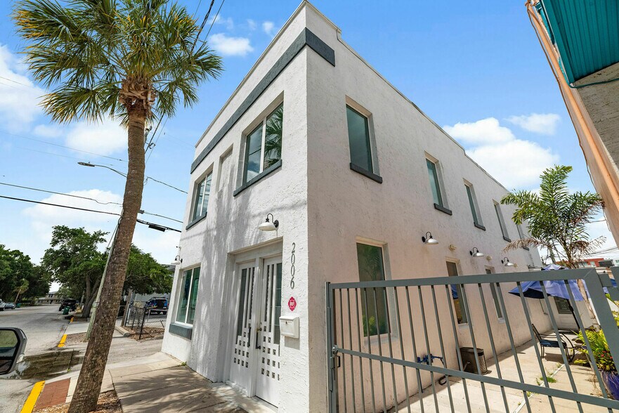 2006 Vernon Pl, Melbourne, FL à louer - Photo de l’immeuble – Image 1 sur 17