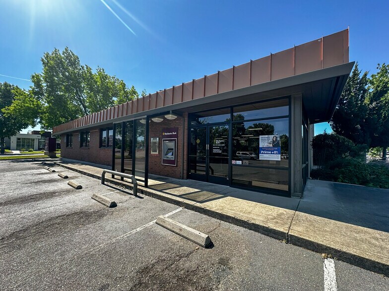 185 Hartnell Ave, Redding, CA à vendre - Photo de l’immeuble – Image 2 sur 10