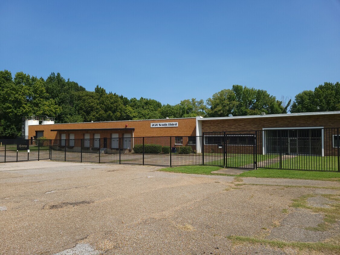 2070 S 3rd St, Memphis, TN à louer Photo de l’immeuble– Image 1 sur 12