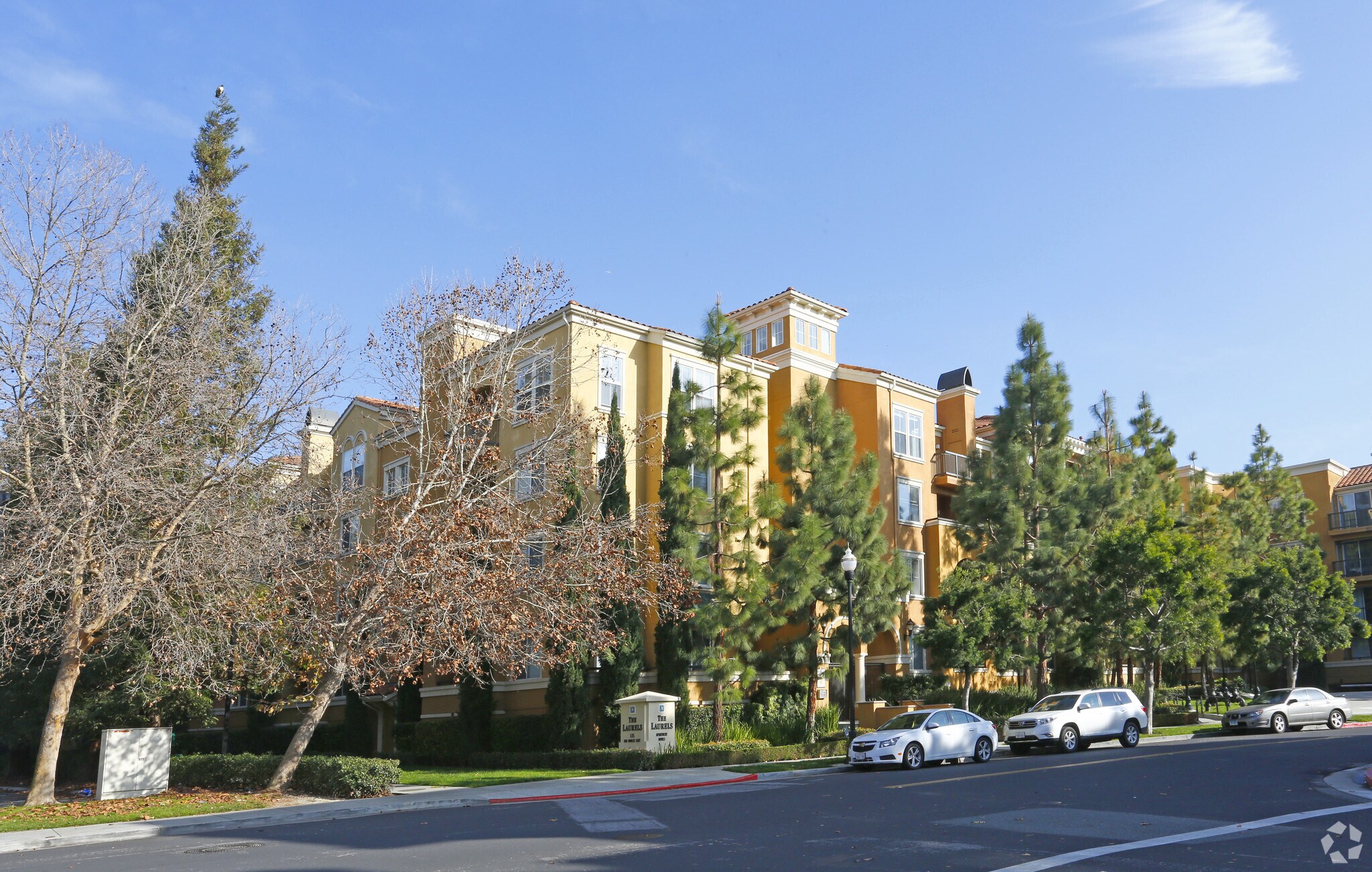 39 Rio Robles E, San Jose, CA à louer Photo principale– Image 1 sur 5