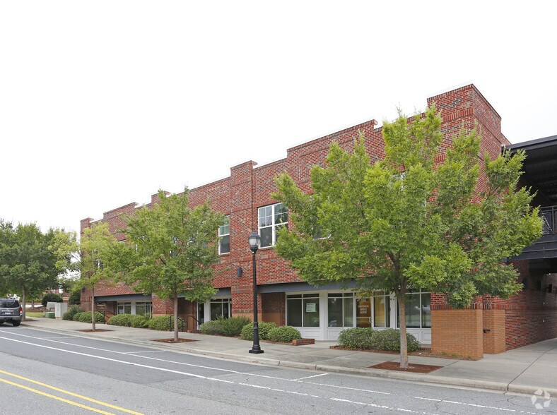 630 Davidson Gateway Dr, Davidson, NC à louer - Photo principale – Image 2 sur 44