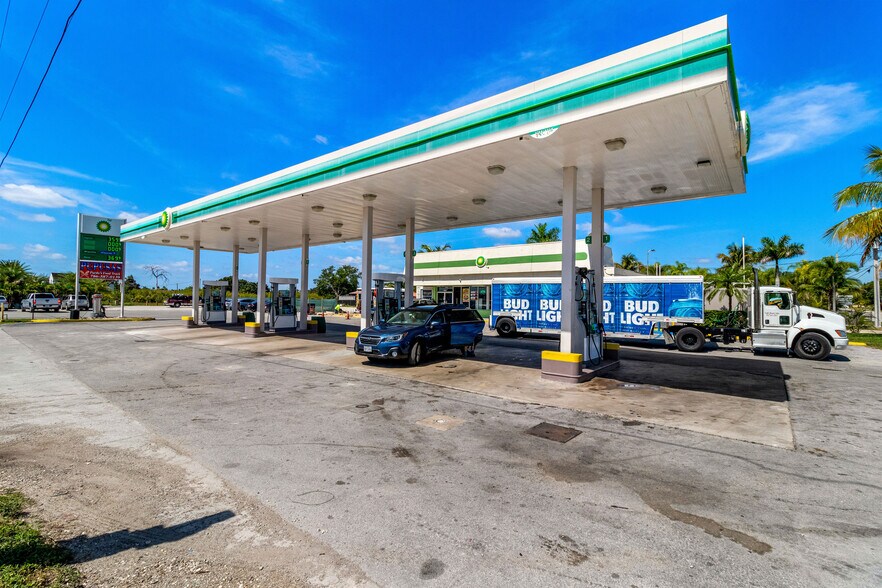 27200 SW 177th Ave, Homestead, FL à vendre - Photo de l’immeuble – Image 3 sur 11