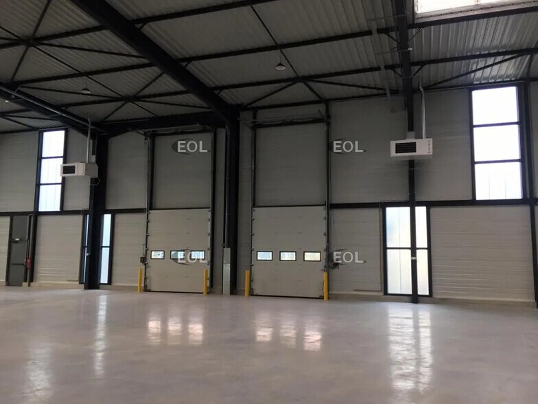 Local d’activités dans Bonneuil-Sur-Marne à louer - Photo de l’immeuble – Image 2 sur 3