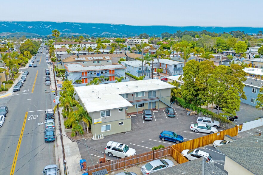 6597 Trigo Rd, Goleta, CA à vendre - Photo de l’immeuble – Image 1 sur 12