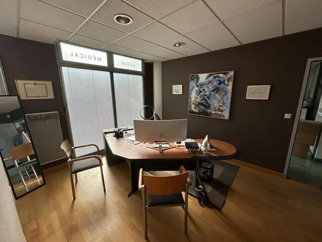 Plus de détails pour Bureau à vendre