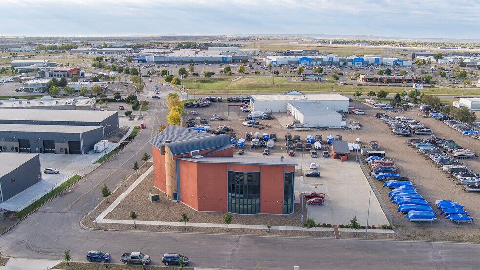 812 Burlington Dr, Bismarck, ND à louer - Photo de l’immeuble – Image 3 sur 10