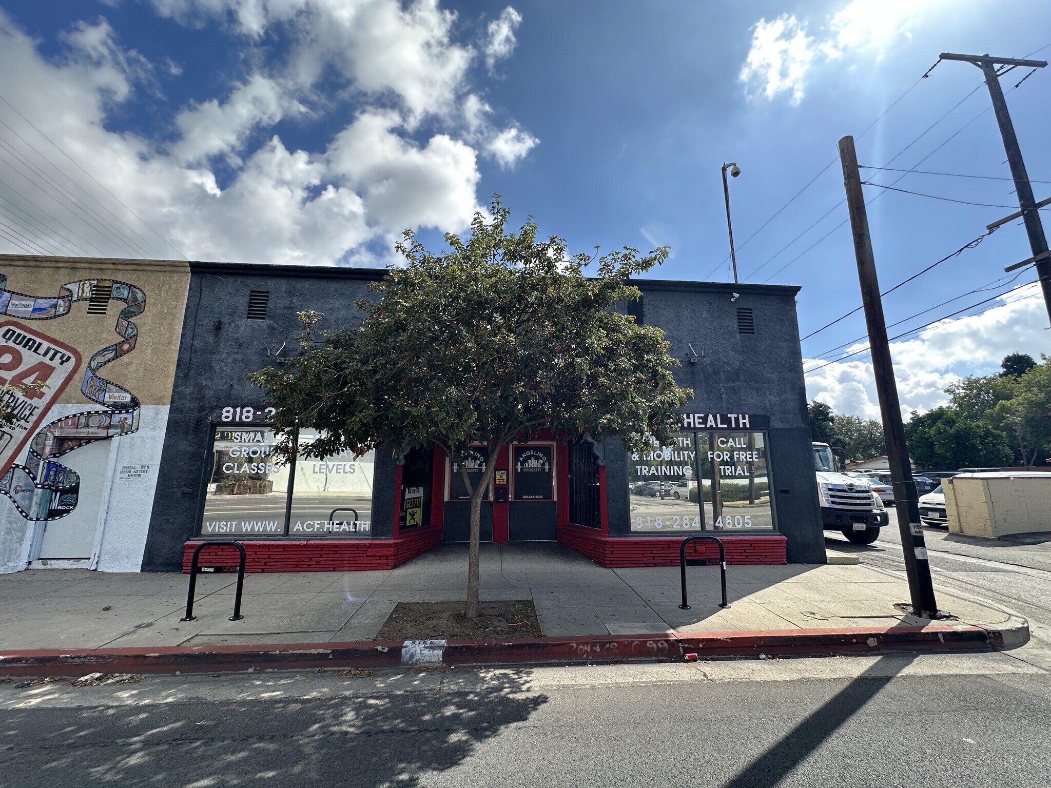 12454 Magnolia Blvd, Valley Village, CA à louer Photo de l’immeuble– Image 1 sur 9