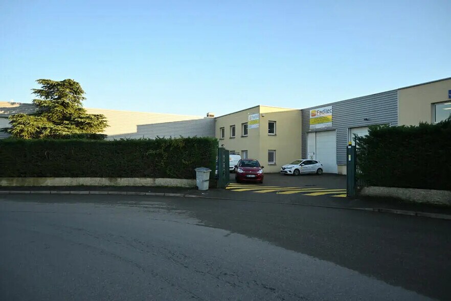 Bureau dans Vénissieux à vendre - Photo de l’immeuble – Image 3 sur 12