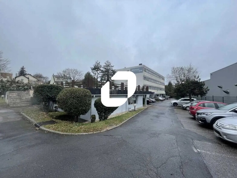 Local d’activités dans Igny à louer - Photo de l’immeuble – Image 3 sur 11