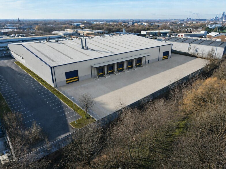 Stainburn Rd, Manchester à louer - Photo de l’immeuble – Image 1 sur 3