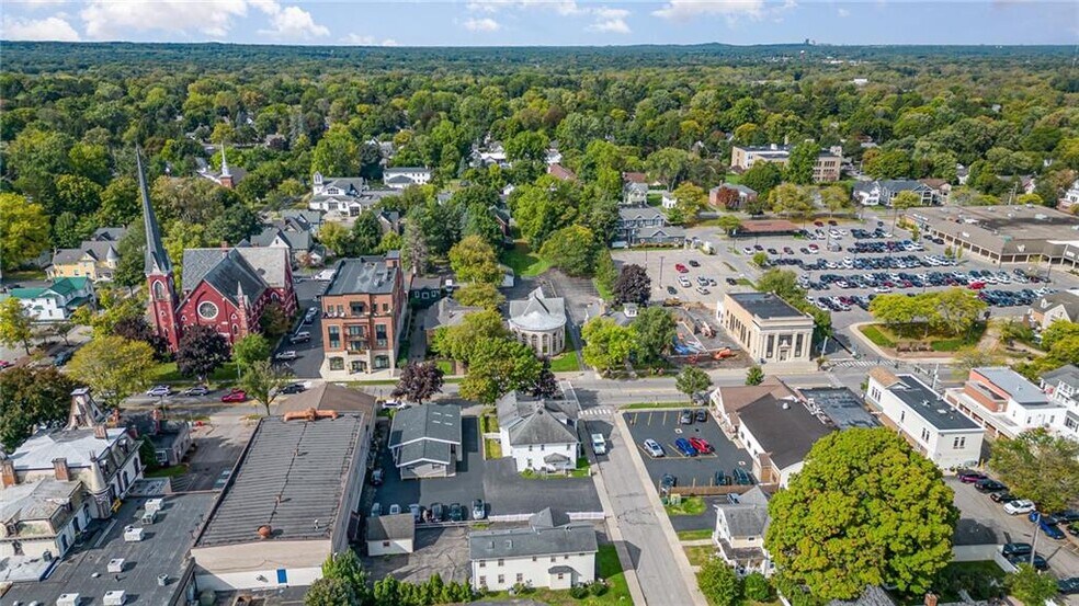 76 S Main St, Fairport, NY à vendre - Photo de l’immeuble – Image 2 sur 15