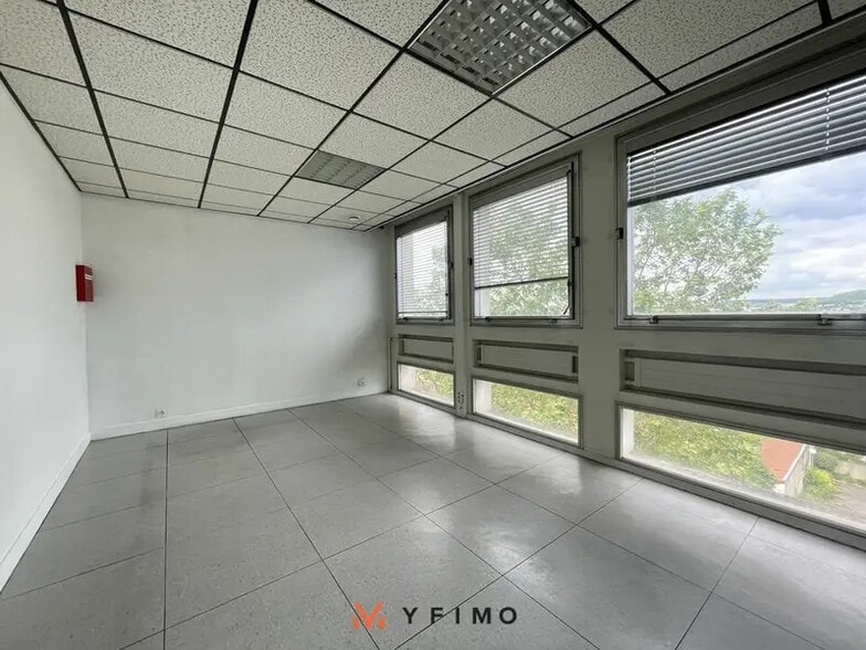 Bureau dans Mantes-la-Jolie à vendre - Photo intérieure – Image 3 sur 6