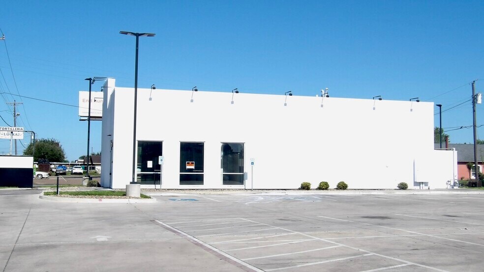 505 E Edinburg Ave, Elsa, TX à louer - Photo de l’immeuble – Image 2 sur 24