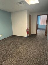 302 E Howard St, Hibbing, MN à louer Photo intérieure– Image 2 sur 4