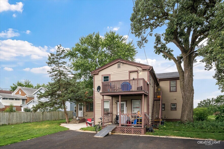 168 S Lincoln Ave, Aurora, IL à vendre - Photo de l’immeuble – Image 2 sur 6