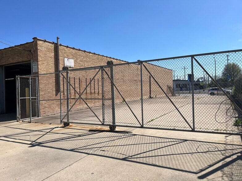 5707 N Northwest Hwy, Chicago, IL à louer - Photo de l’immeuble – Image 2 sur 9
