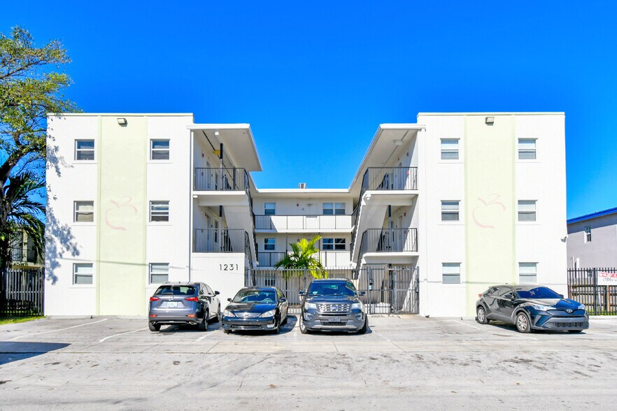 1231 NW 61st St, Miami, FL à vendre - Photo principale – Image 1 sur 3