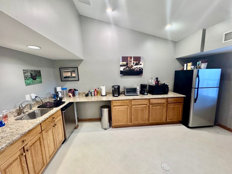 10134 Colvin Run Rd, Great Falls, VA à louer - Photo de l’immeuble – Image 3 sur 18