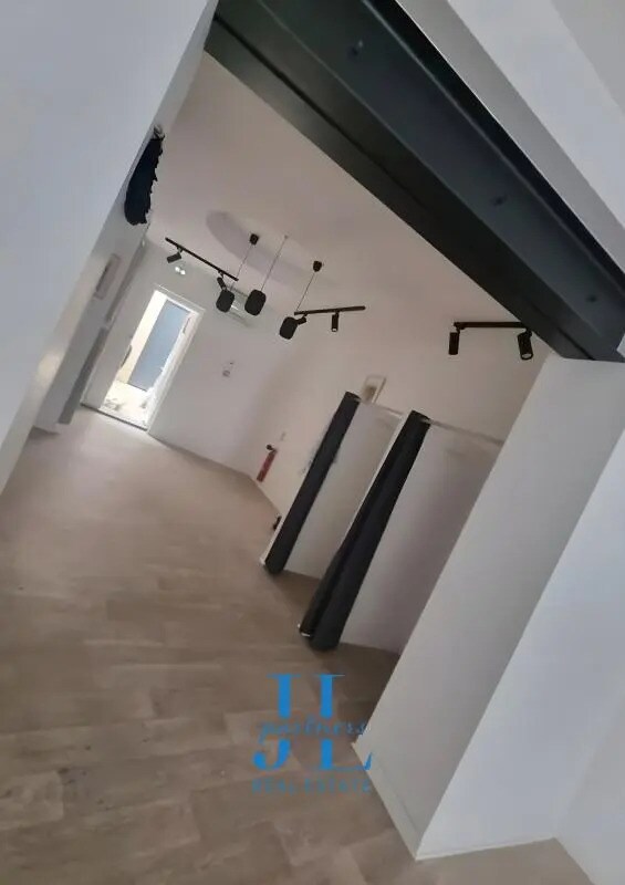 Plus de détails pour Local commercial à louer