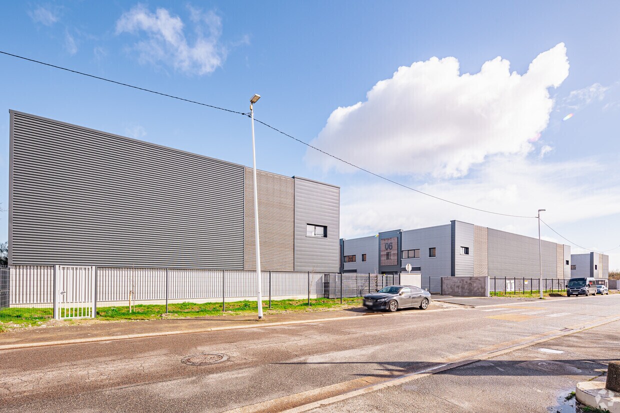 Local d’activités dans Saint-Herblain à louer Photo principale– Image 1 sur 3