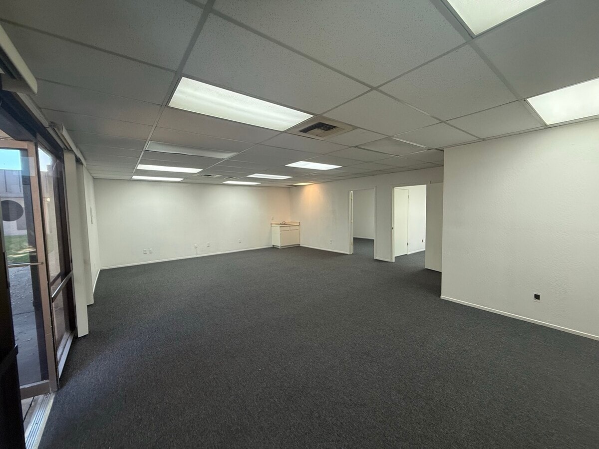 5637 N Pershing Ave, Stockton, CA 95207 - Lot B8 -  - Photo intérieure - Image 1 of 5