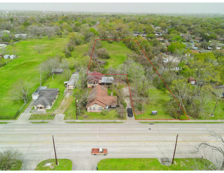 1203 Massey Tompkins Rd, Baytown, TX à vendre - Photo de l’immeuble – Image 2 sur 4