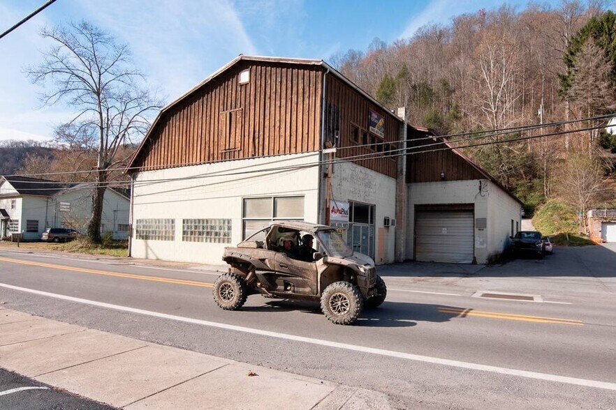 1002 Guyandotte Ave, Mullens, WV à vendre - Photo de l’immeuble – Image 2 sur 29