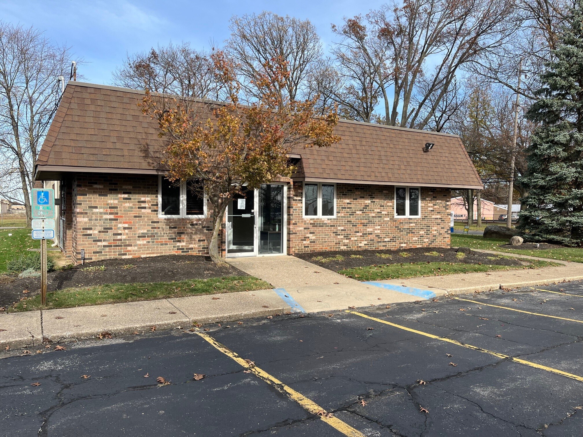 503 Abbe Rd S, Elyria, OH à vendre Photo principale– Image 1 sur 10