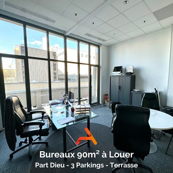 10 Rue Des Cuirassiers, Lyon à louer - Photo de l’immeuble – Image 2 sur 12