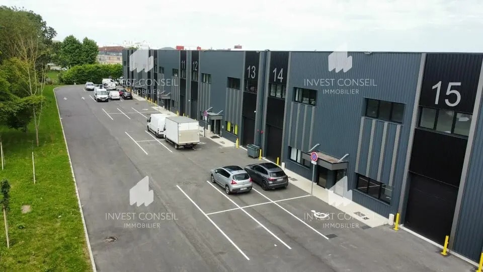 Local d’activités dans Cergy à louer Photo de l’immeuble– Image 1 sur 9